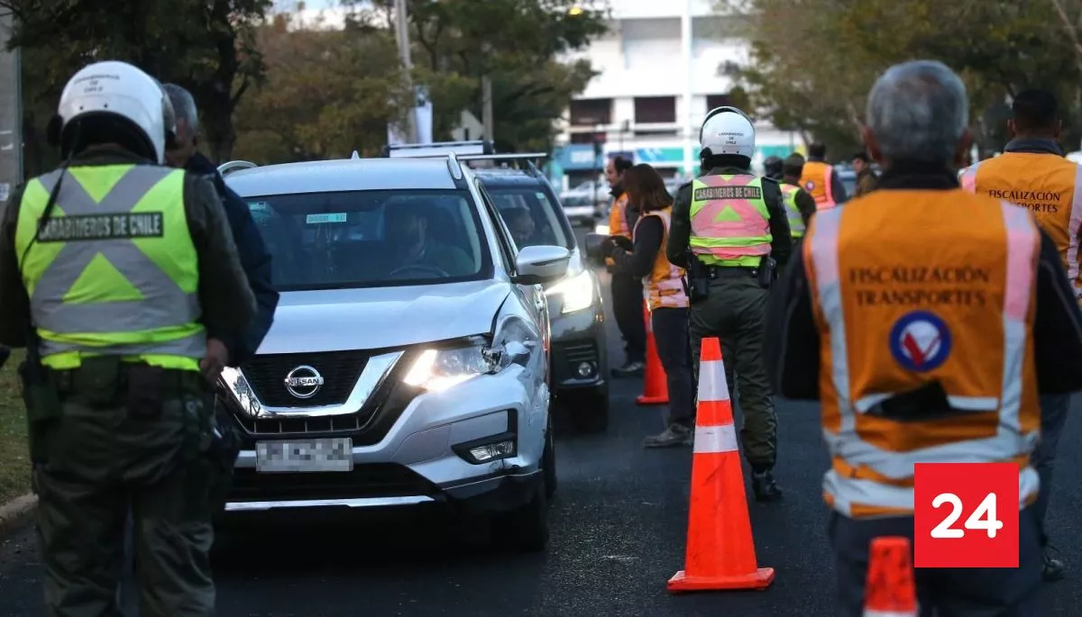 Comienza restricción vehicular en Santiago: revisa los dígitos que no circulan