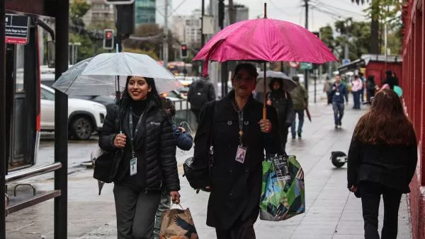 Lluvia vuelve a Santiago