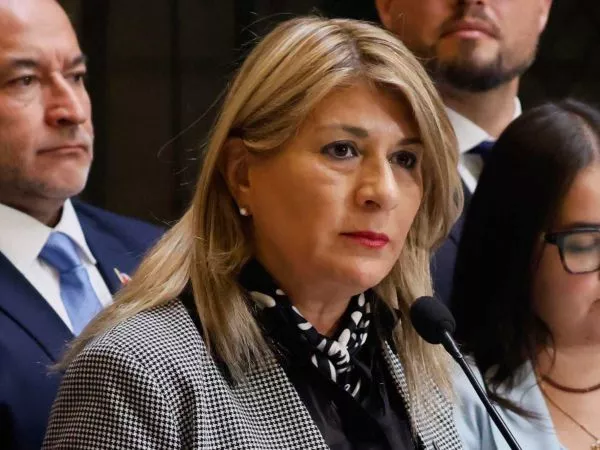 Zandra Parisi en un punto de prensa del Partido de la Gente en el Congreso