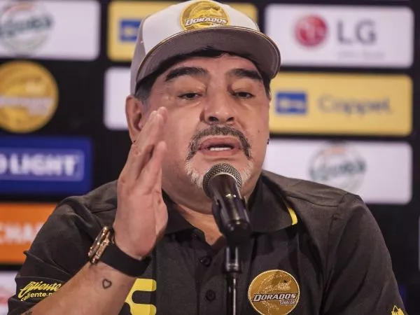Diego Maradona en una conferencia de Prensa de Dorados de Sinaloa