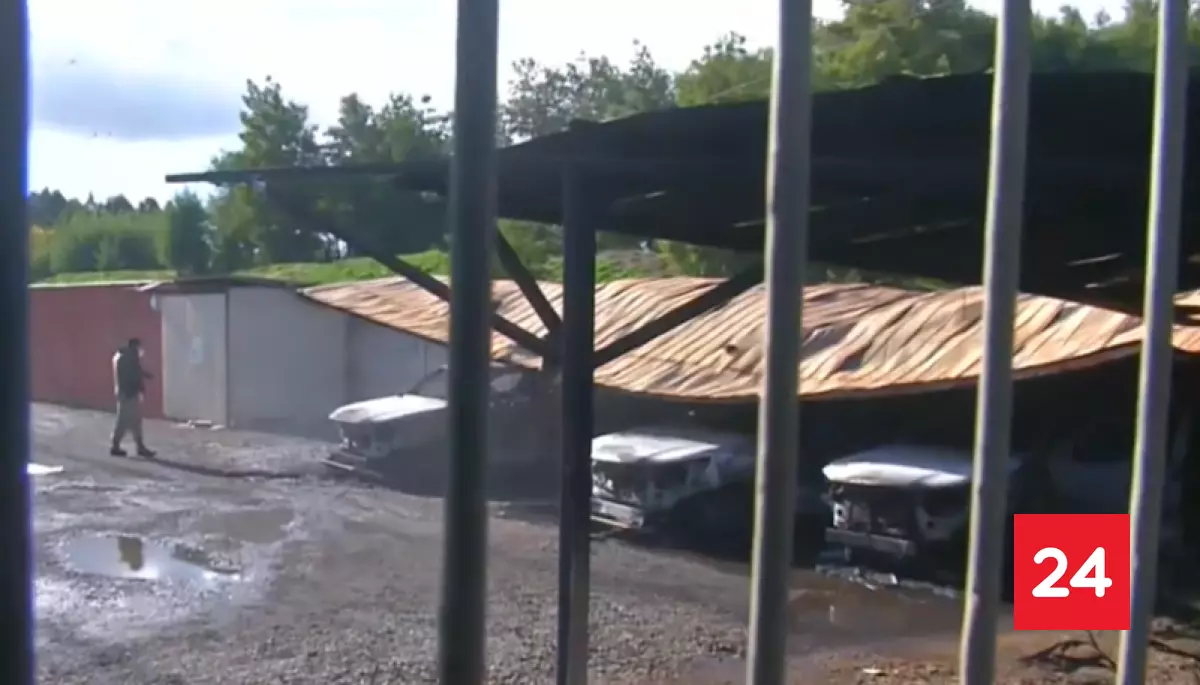 #Regiones 

Un día después de operativo en Temucuicui: Ataque en Collipulli deja 4 camionetas destruidas 

Más detalles⬇️