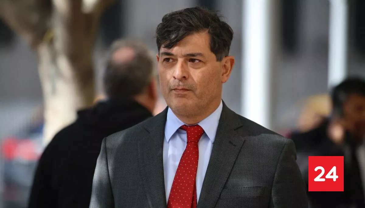 #Política 

Parisi ve 