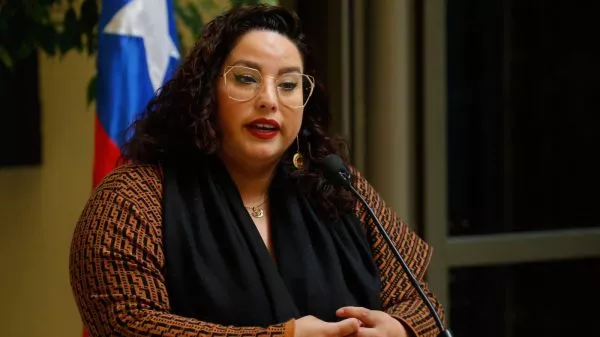 Exdiputada Mónica Arce en un punto de prensa en el Congreso