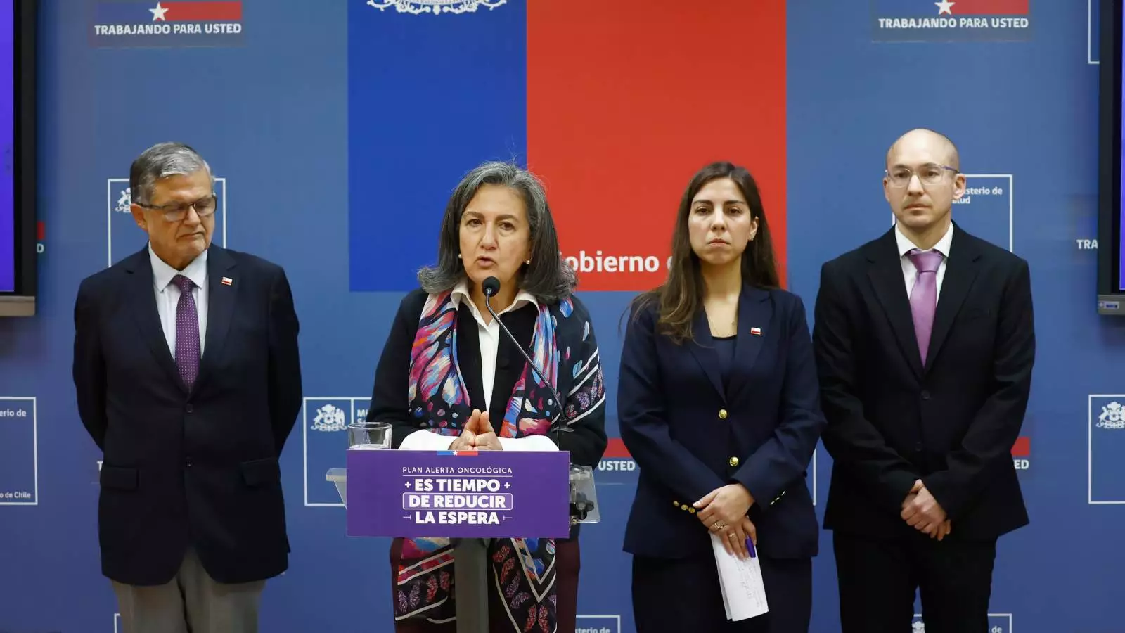 Diversas autoridades del Ministerio de Salud