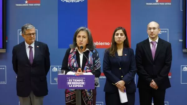 Diversas autoridades del Ministerio de Salud