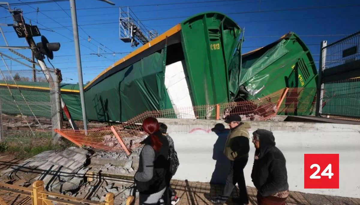 #Regiones

Tren de carga descarriló al interior de la estación Chiguayante del Biotren

Más detalles⬇️