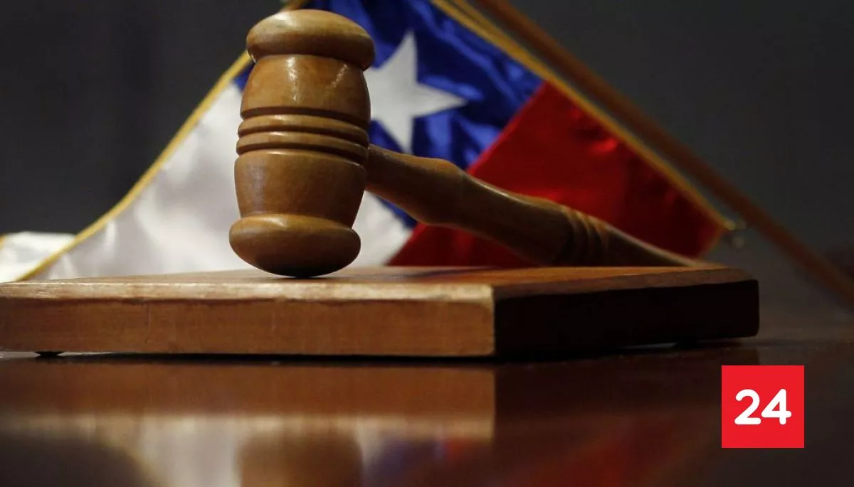 #Regiones 

Justicia ordena millonario pago de pensión de viudez a mujer condenada por asesinato de su esposo

Más detalles ⬇