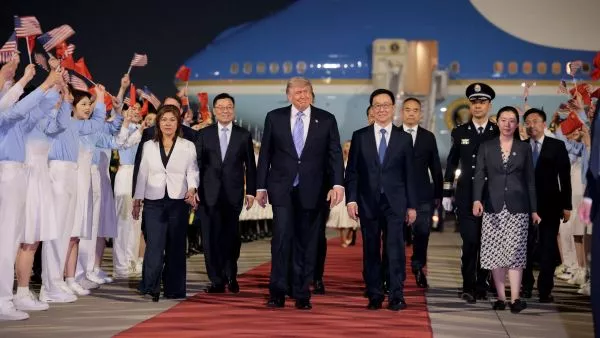 Trump llega a China para crucial reunión con Xi Jinping
