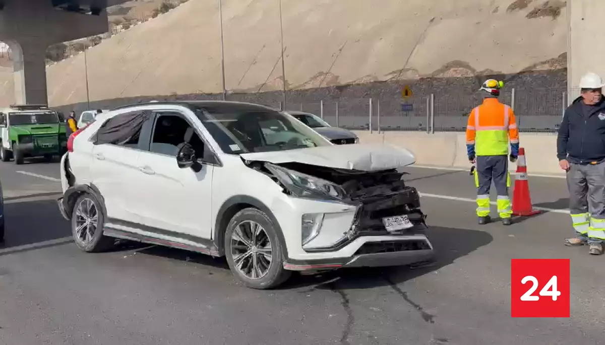 #Nacional 

Cometieron delitos en auto robado: tres menores de edad detenidos tras persecución en Huechuraba 

Más detalles⬇️