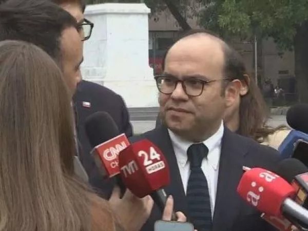 Migración: Oposición acusa desorden del Gobierno por ley de expulsiones