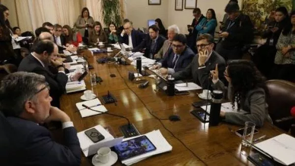 Comisión de Trabajo de la Cámara despacha megarreforma del Gobierno