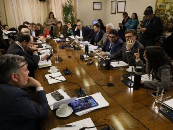 Comisión de Trabajo de la Cámara despacha megarreforma del Gobierno