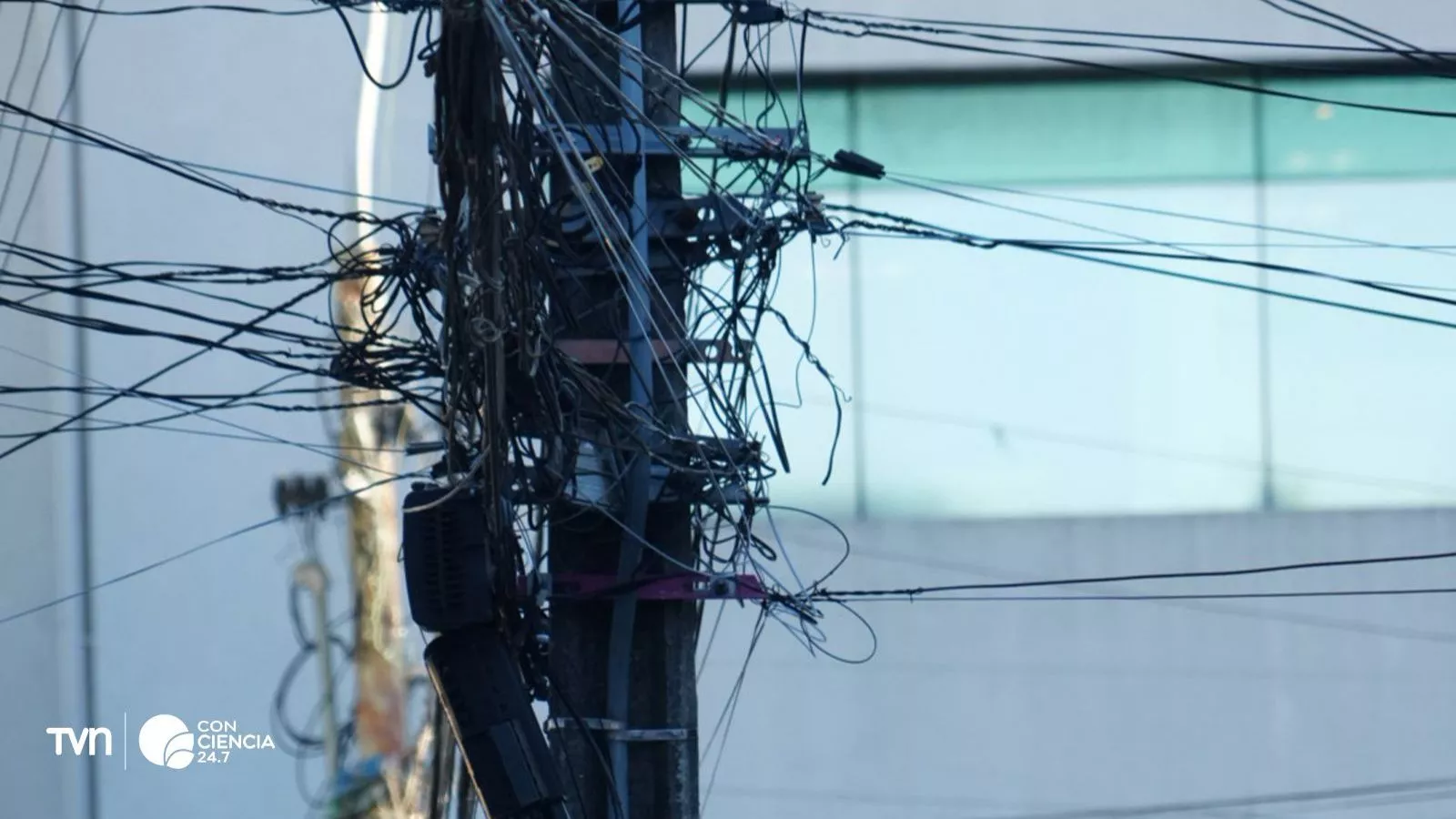 Comienza a implementarse el plan nacional de retiro de cables.