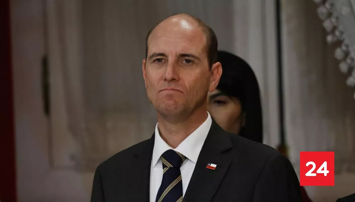 Martín Arrau debuta como ministro de Seguridad Pública con reunión con subsecretarios
