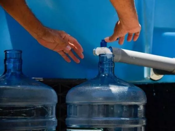 Corte de agua de 36 horas en ocho comunas de Santiago: la recomendación clave para el abastecimiento