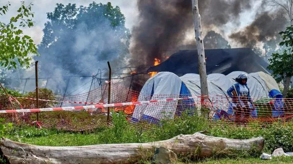 Hospital incendiado por manifestantes en RD Congo
