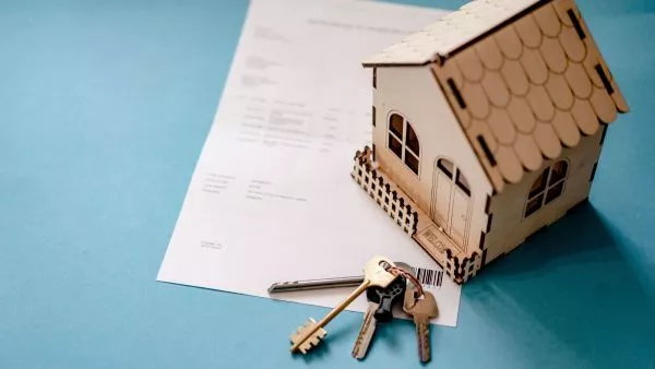 Figura de una casa con unas llaves