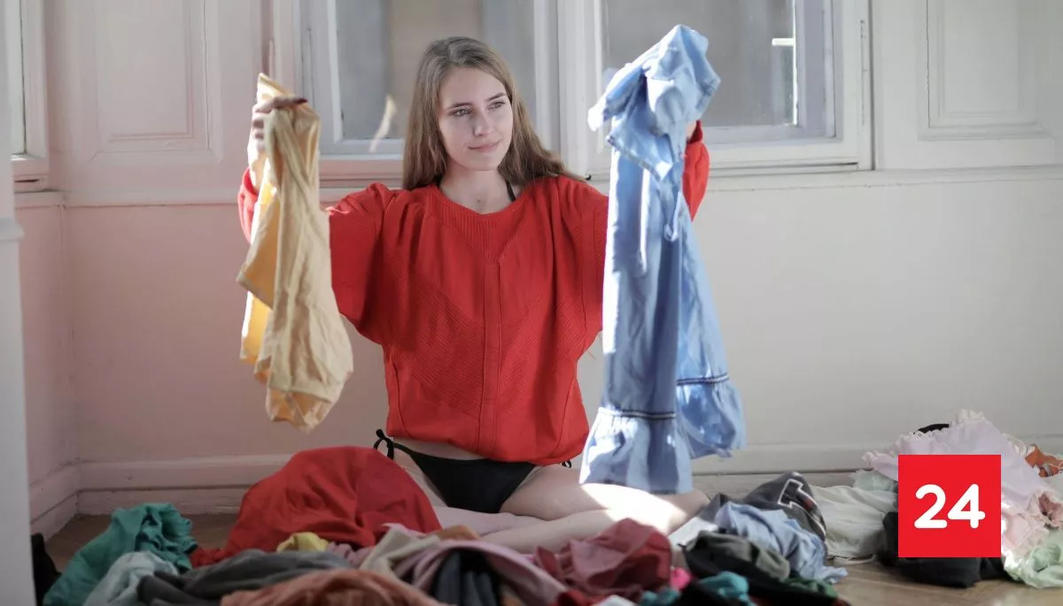 #Bienestar

Experta explica qué hay detrás de la conducta de acumular ropa desordenada: 