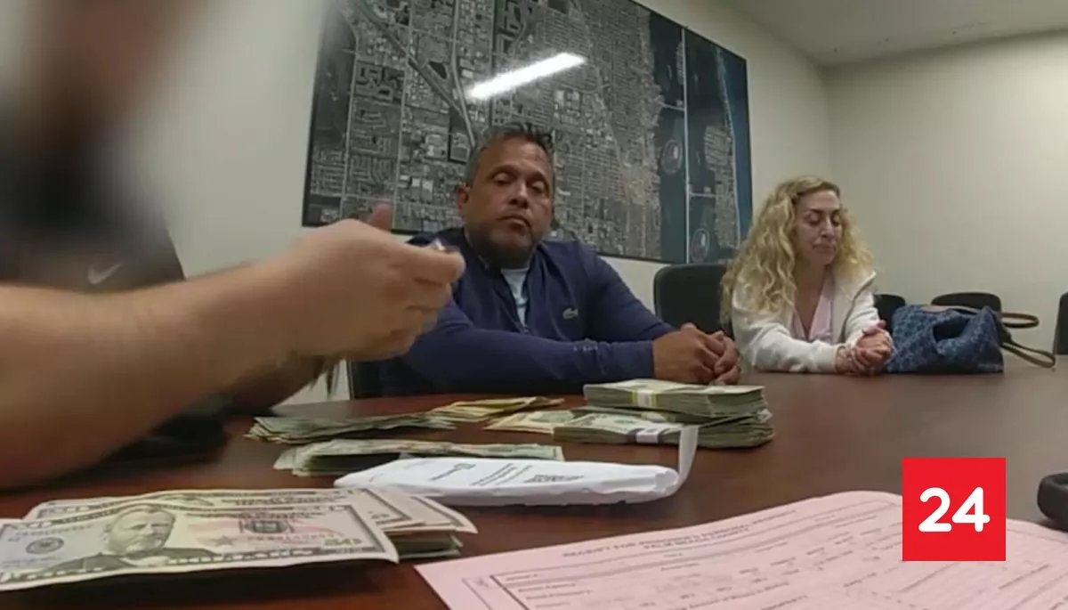 ✨ #Tendencias 

Hombre encontró más de $28 millones y lo devolvió todo tras larga búsqueda del dueño 

Más detalles⬇️