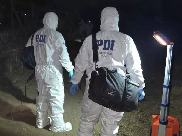 PDI realizando pericias