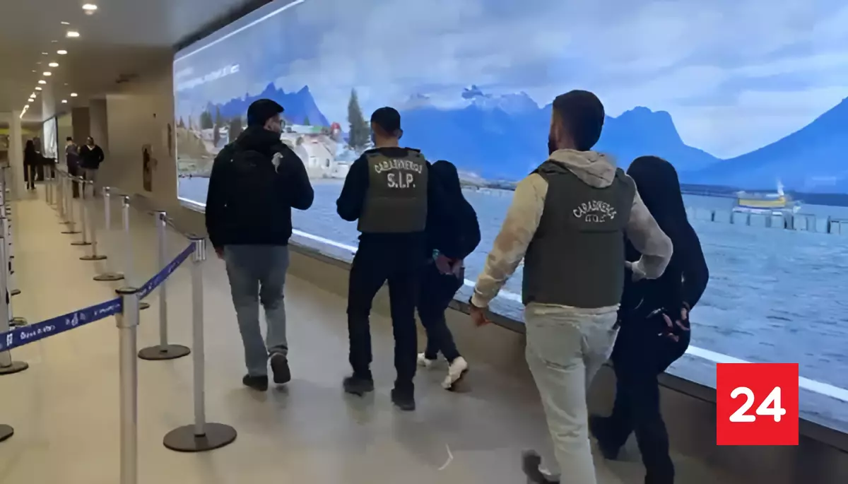 #Nacional 

Detienen a dos mujeres por millonaria estafa con tarjetas de crédito en el Aeropuerto de Santiago

Más detalles ⬇️
