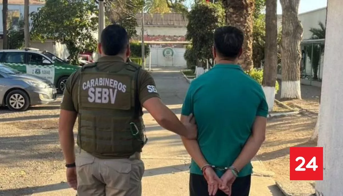 #Nacional 

Detienen a hombre por homicidio de chofer y robo de vehículo en La Granja: sujeto estuvo prófugo 22 años

Más detalles⬇️