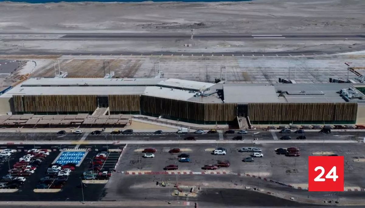 #Regiones 

Aeropuerto de Iquique: Contraloría detecta que 12 kilos de cocaína quedaron siete horas sin custodia 

Más detalles ⬇