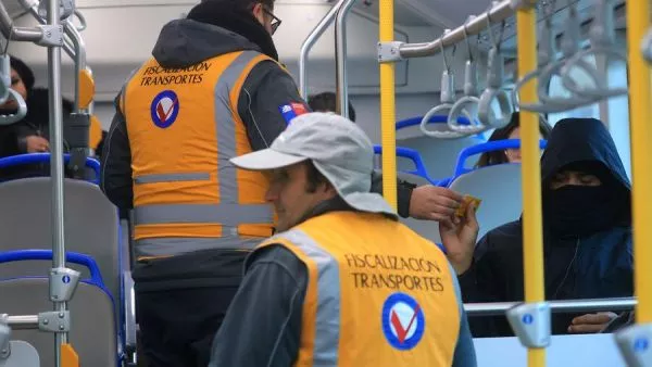 Contraloría da luz verde a ley que sanciona a evasores del transporte público