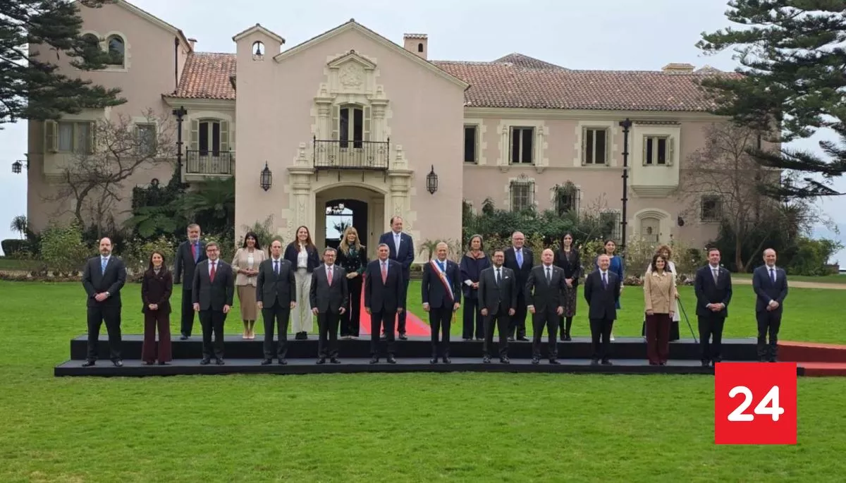#Nacional 

Cuenta Pública: la foto oficial del Presidente Kast con sus 22 ministros 

Más detalles ⬇