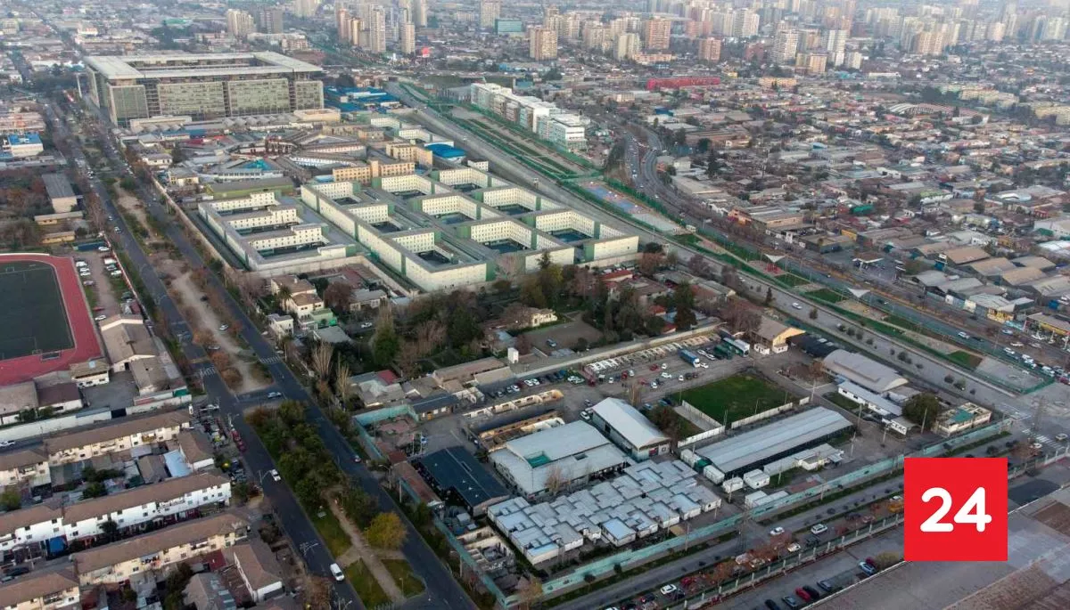 #Nacional 

Subsecretaría de Justicia no descarta apelar a fallo que frenó nueva cárcel en Santiago 

Más detalles ⬇