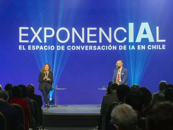 CENIA y TVN lanzan "Exponencial": el espacio de conversación sobre Inteligencia Artificial de Chile