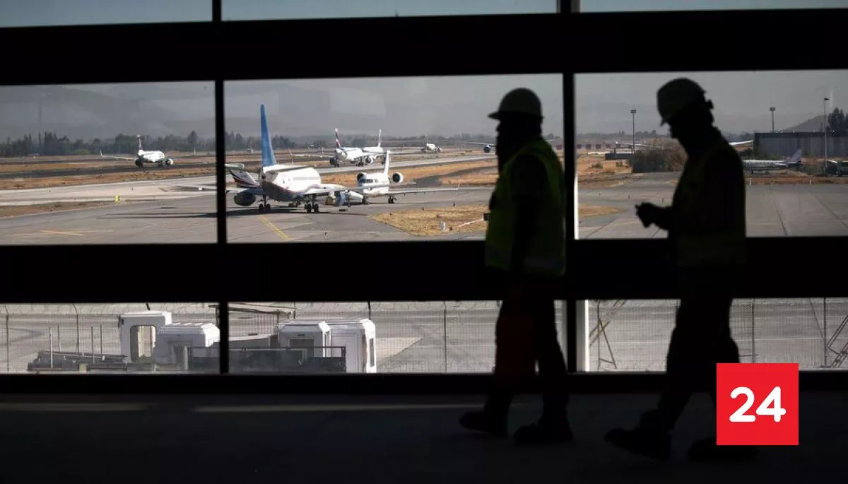 #Nacional 

Aeropuerto de Santiago: trabajador intentó cargar maleta con cocaína en avión rumbo a Australia 

Más detalles⬇️
