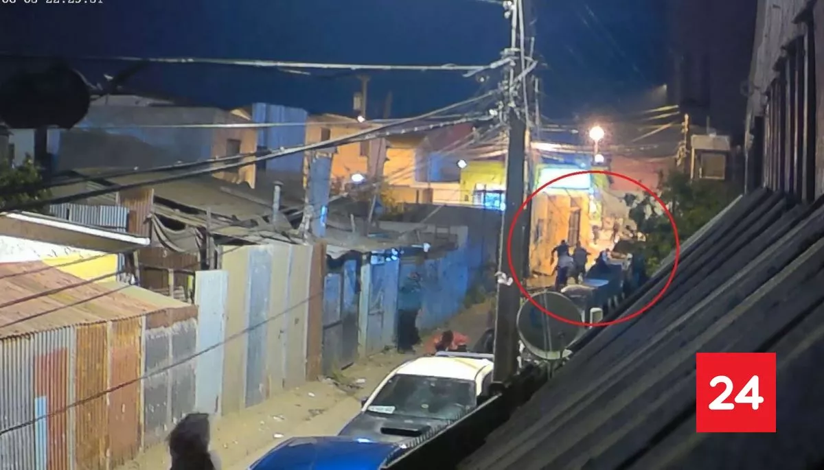#Regiones 

El VIDEO de balacera que dejó una joven muerta y 9 heridos en Valparaíso 

Más detalles⬇️