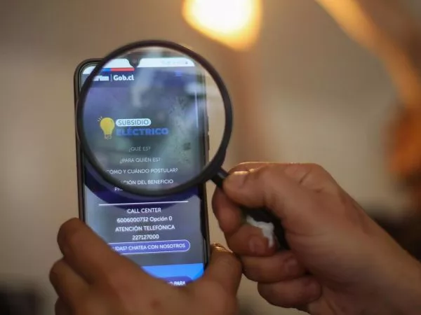 Celular mostrando el subsidio eléctrico