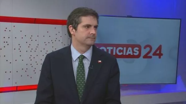 Subsecretario Rodríguez revisión de mochila