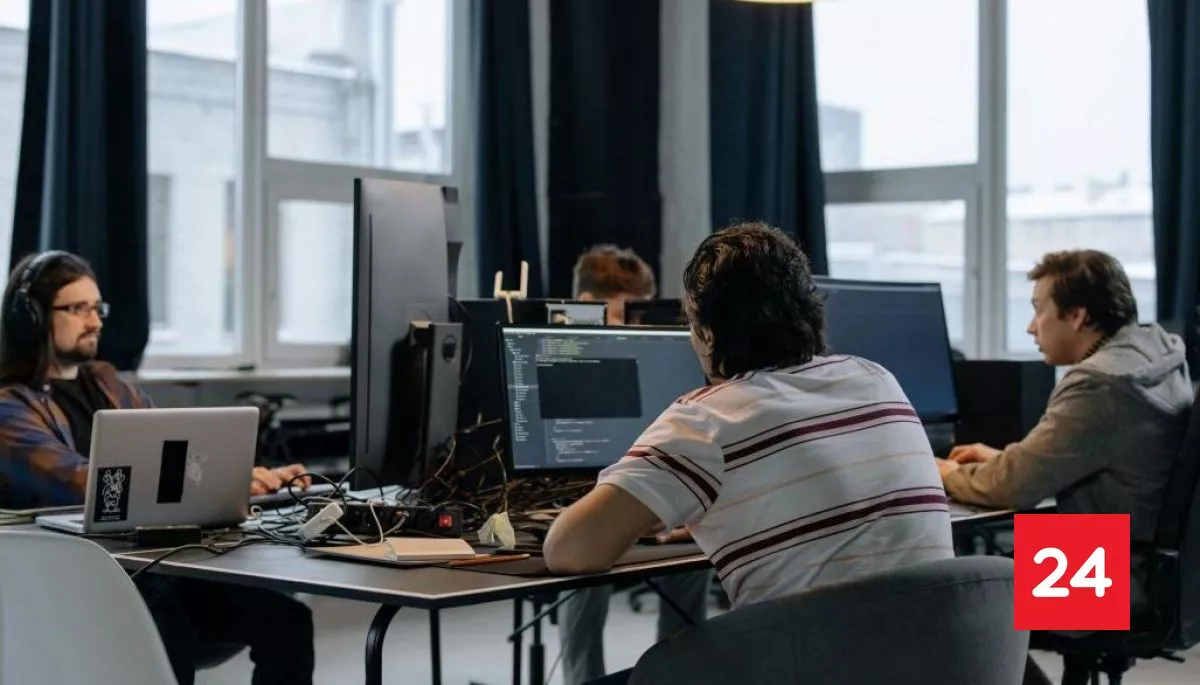 #Economía 

Teletrabajo en retirada: más de 8 de cada 10 vacantes laborales exigen presencialidad 

Más detalles⬇️