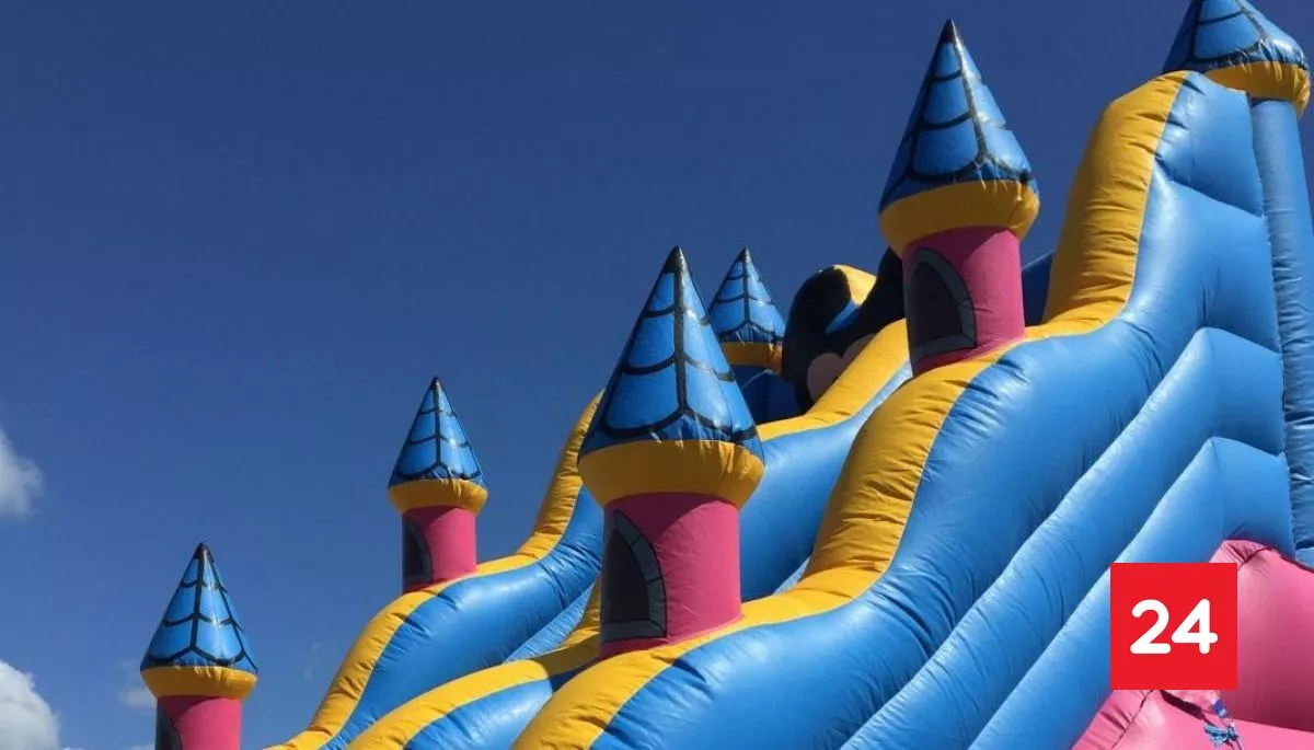 #Internacional 

Niña de tres años fallece tras ser arrastrada en un juego inflable por el viento en Canadá 

Más detalles ⬇