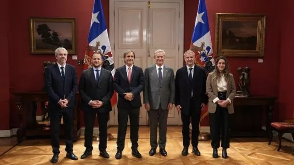 Evópoli propone reducir de 25 a 16 el número de ministerios en reunión con el Presidente Kast