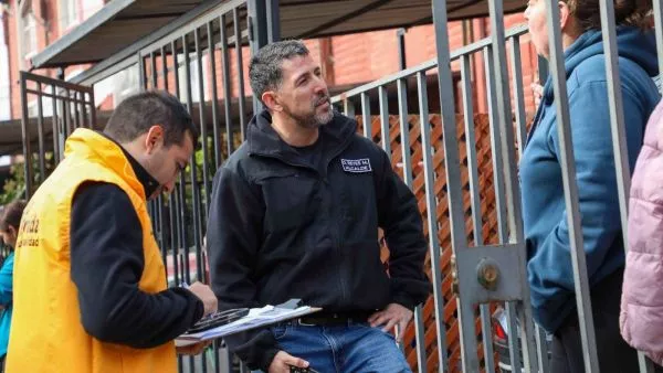 La Florida endurece fiscalización de vales de gas tras detectar postulaciones irregulares "Nos hemos encontrado con hogares que declaran más grupos familiares en sus casas para acceder a un mayor beneficio e incluso con postulantes que no viven en La Florida", detalló el alcalde.