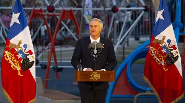 Cadem: aprobación del Presidente Kast vuelve a subir y 67% respalda el Registro de Vándalos Respecto a la iniciativa anunciada en la Cuenta Pública 2026, un 30% cree que se deberían perder temporalmente ciertos beneficios sociales del Estado.