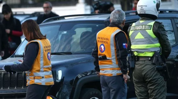 Restricción vehicular: revisa las patentes que no podrán circular este miércoles 10 de junio La medida regirá de lunes a viernes, a excepción de feriados, entre las 07:30 y 21:00 horas en las calles de la provincia de Santiago y en las comunas de San Bernardo y Puente Alto.
