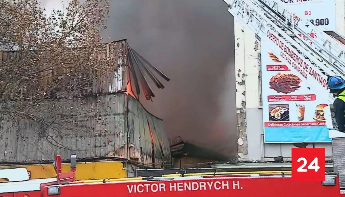 ⭕️ #Ahora24H 

Incendio afecta a locales comercial