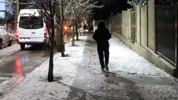 ¿Nieve en Santiago ante llegada de sistema frontal? esto dice la Dirección Meteorológica El meteorólogo Arnaldo Zúñiga detalló el comportamiento que tendrá la isoterma cero en la Región Metropolitana y confirmó cuáles serán los únicos sectores que recibirán nieve.