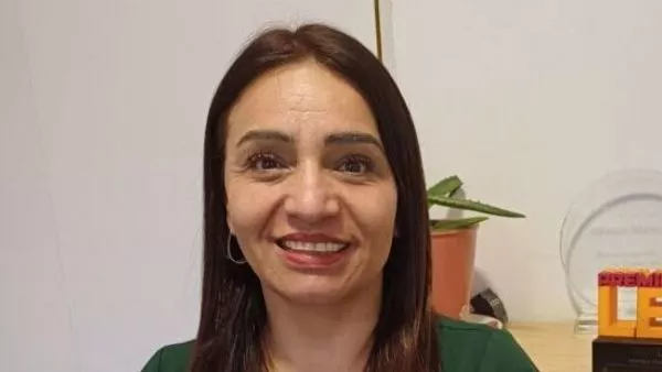 Convertir basurales en jardín infantil: Mónica Matus, la lideresa que cambia la vida de niños y niñas en Bajos de Mena Mónica Matus logró convertir microbasurales y espacios deteriorados en áreas educativas y recreativas para menores de edad: "Aquí se forjan los aprendizajes más importantes para la vida".
