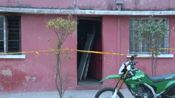 Detienen a dos delincuentes por intento de secuestro de joven en El Bosque La víctima se mantuvo encerrada por varios minutos. Pese a aquello, logró zafarse y denunciar el hecho ante carabineros.
