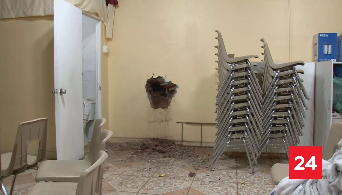 #Nacional 

Delincuentes realizaron forado en iglesia para r