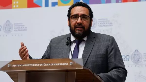Exministro de Educación, Nicolás Cataldo en un punto de prensa