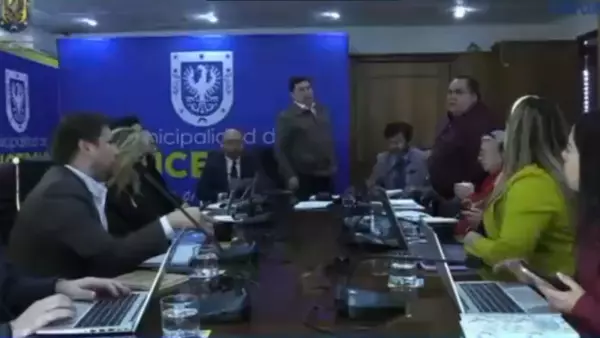 Concejal Ramírez pide disculpas luego de que edil Berríos denunció discriminación en el Concejo