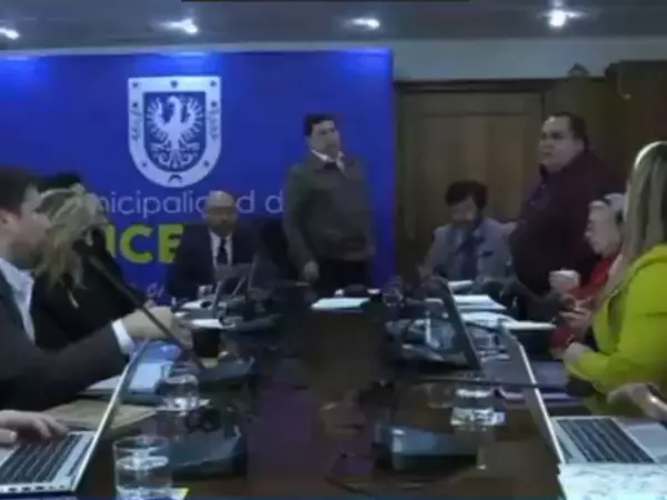 Concejal Ramírez pide disculpas luego de que edil Berríos denunció discriminación en el Concejo