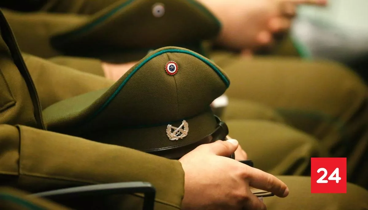 #Regiones 

Carabineros detiene y desvincula a seis funciona